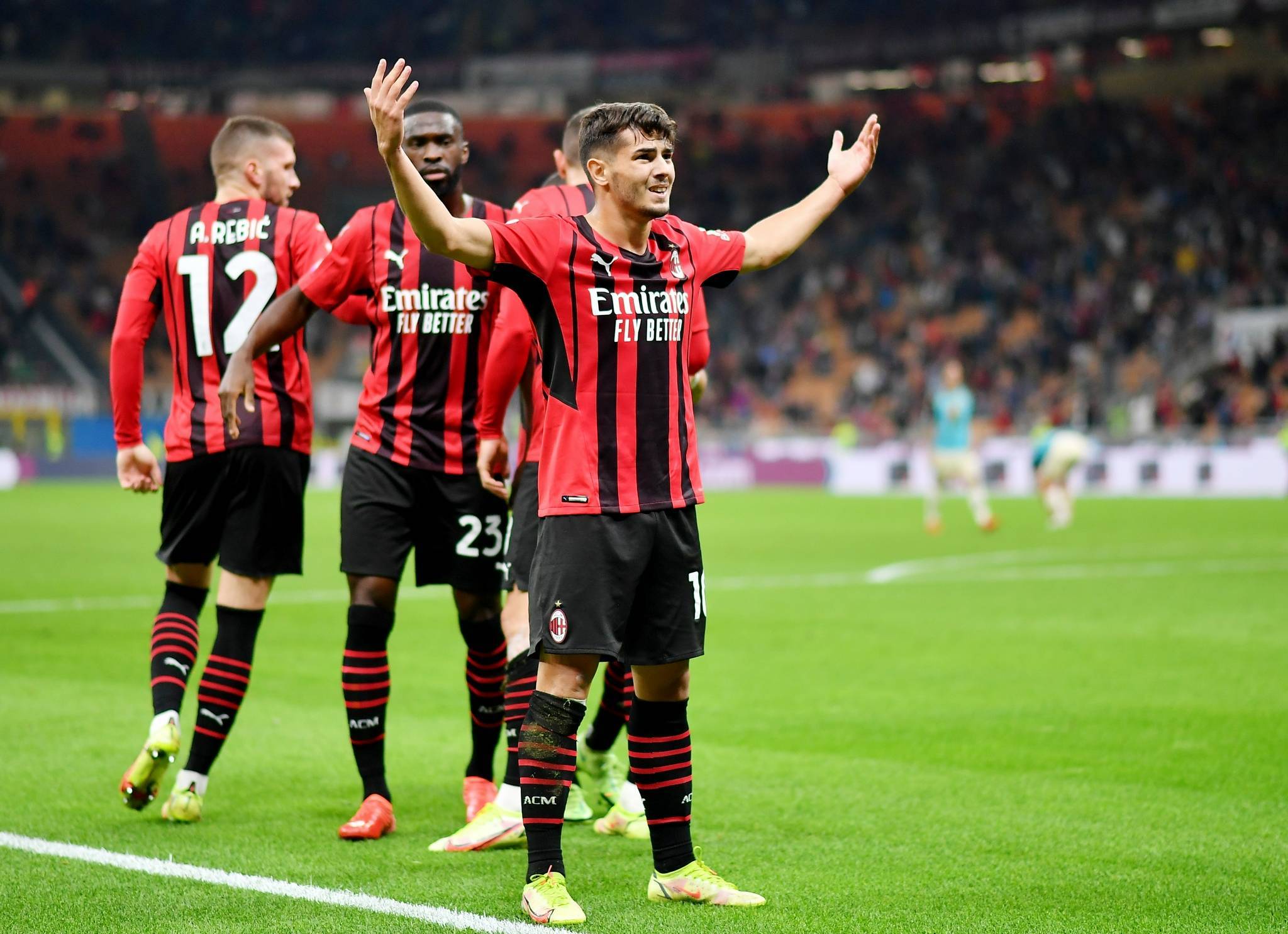 AC米兰球员结束合同，未来可能转会其他球队